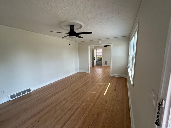 Building Photo - 3711 Kaiser Ave