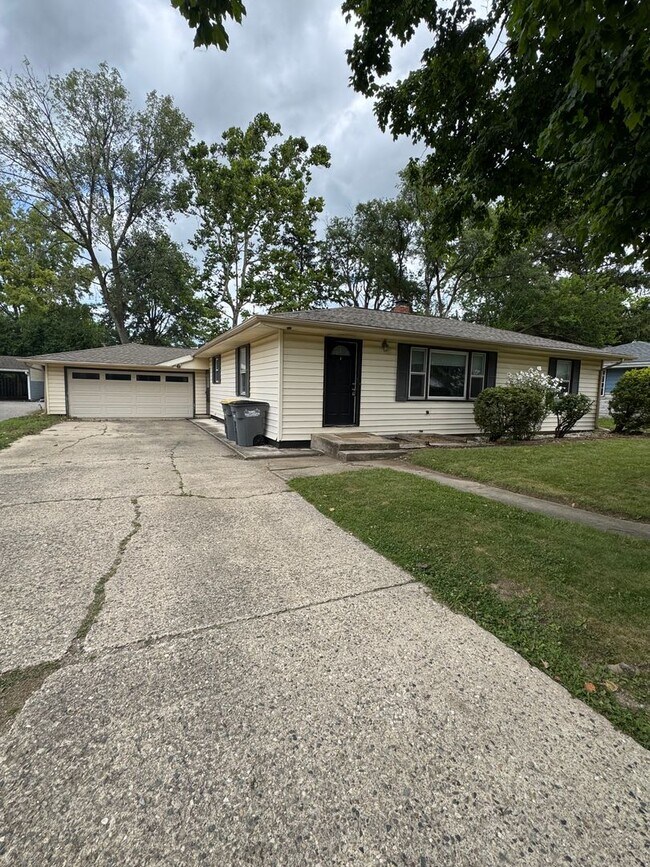 Building Photo - 1180 Windsor Dr
