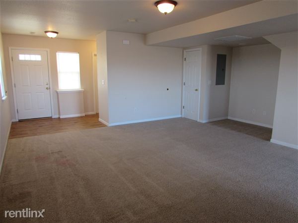 Building Photo - 102 Daniels