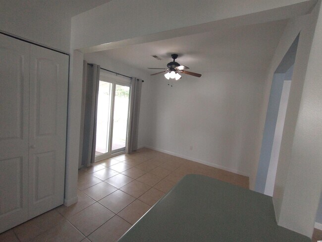 Foto del edificio - 1300 Turkey Ridge Rd