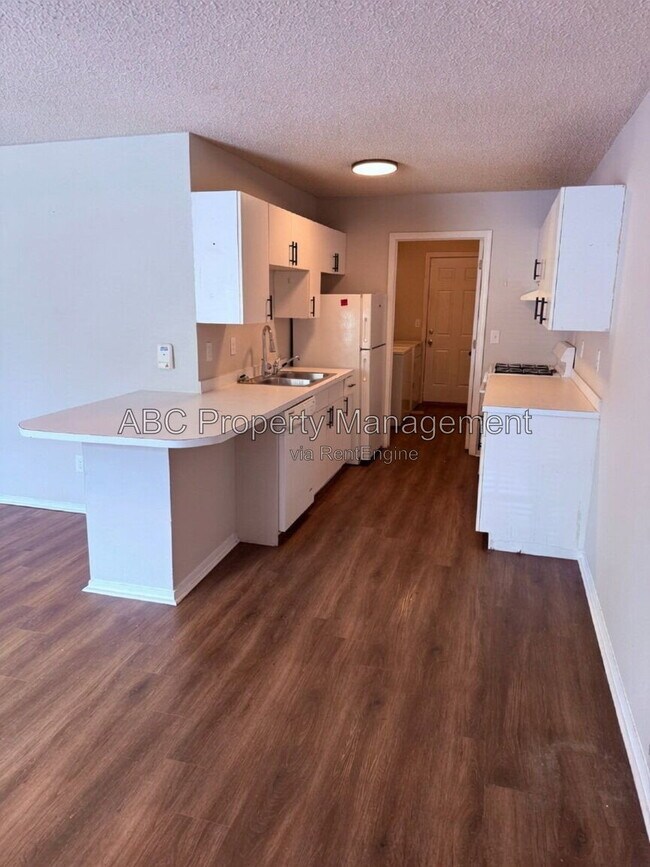 Building Photo - 306 E Thurman St