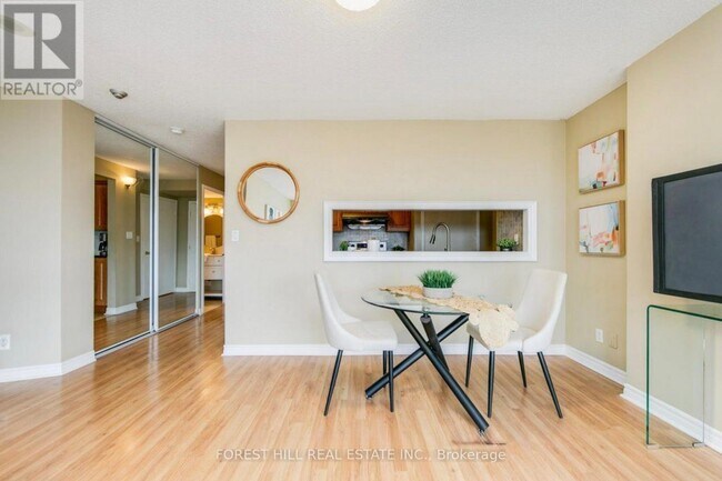 Photo du bâtiment - 90 Dale Ave