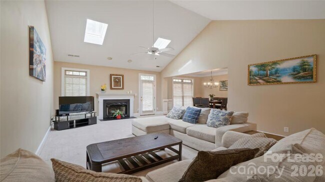 Foto del edificio - 2804 Wingfield Pl