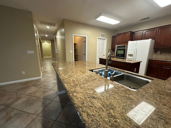 Building Photo - Southwest 4 bedroom