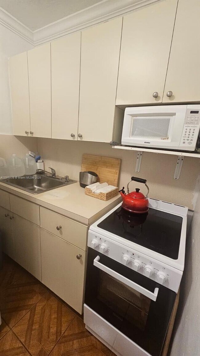 Foto del edificio - 4758 W Flagler St