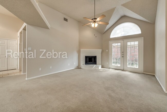 Building Photo - 4408 Sierra Dr