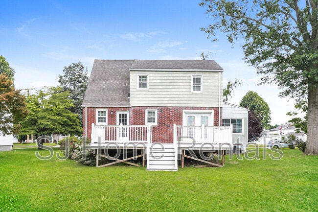 Building Photo - 227 Delview Ln