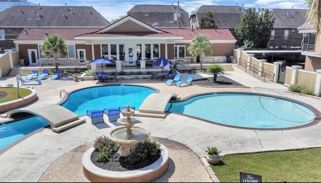 Foto del edificio - 2744 Briarhurst Dr