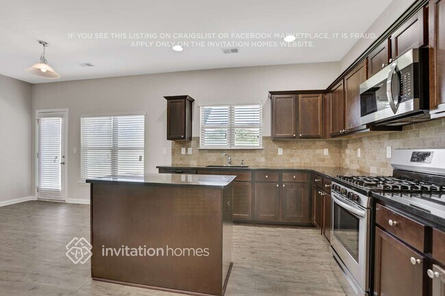 Building Photo - 605 Emporia Loop