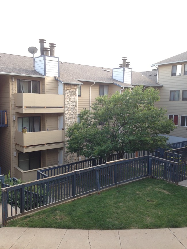 Foto del edificio - 2929 W Floyd Ave