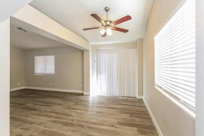 Foto del edificio - 633 Willowick Ave