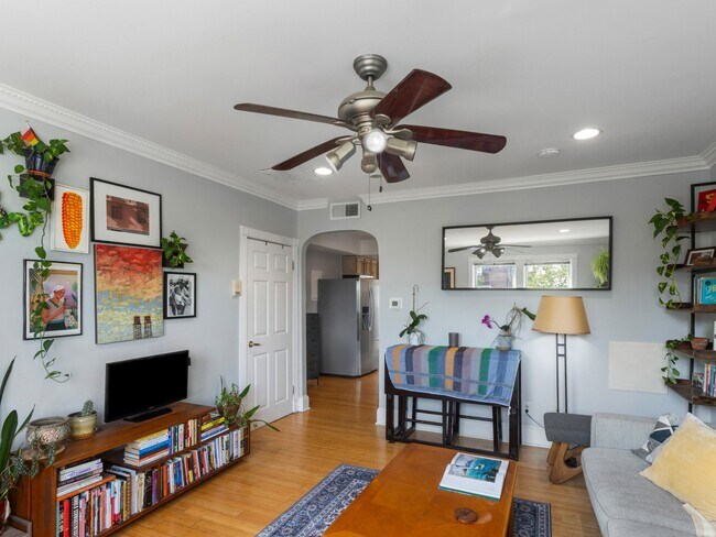 Foto del edificio - 1219 Holbrook Terrace NE