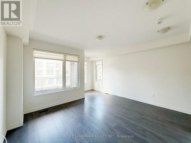 Building Photo - 172 Squire Cres