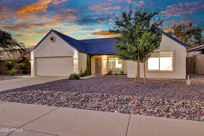 Foto del edificio - 1362 E Wickieup Ln