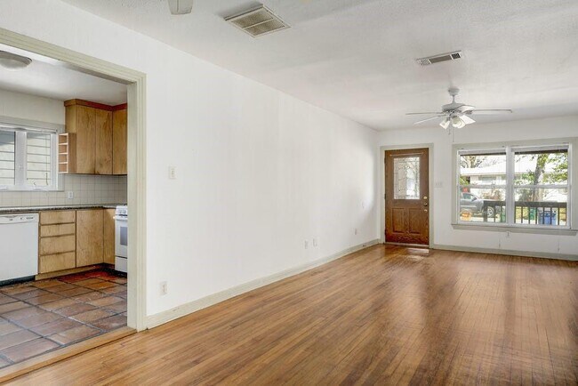 Foto del edificio - 403 Franklin Blvd