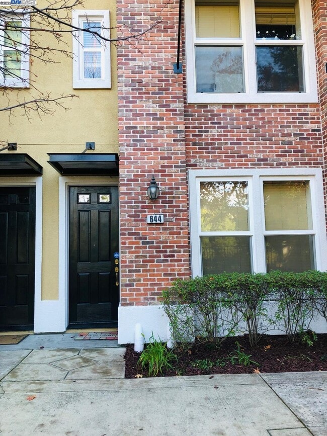 Building Photo - 644 Artisan Pl