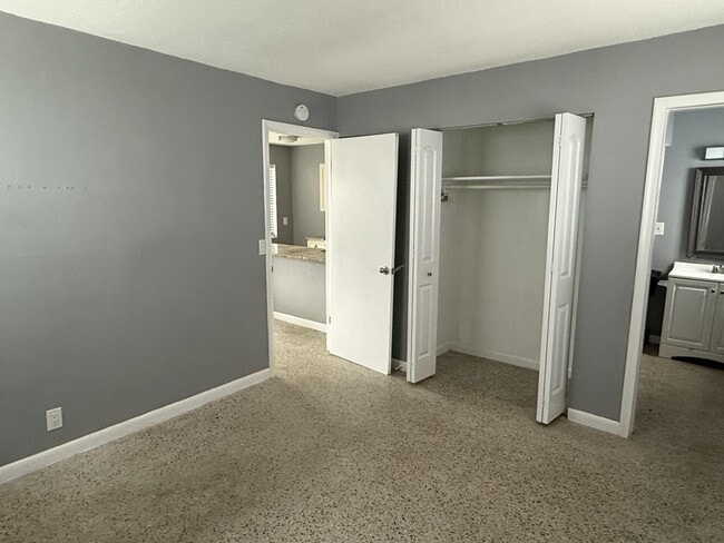 Foto del edificio - 1118 N H St