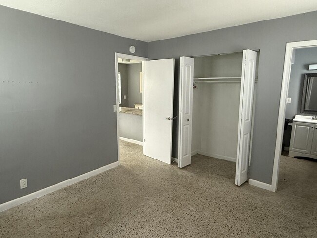 Building Photo - 1118 N H St