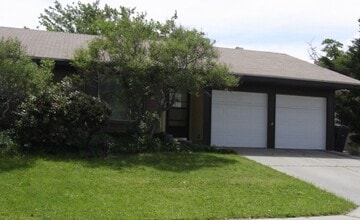 Building Photo - 2432 Figueroa Dr NE