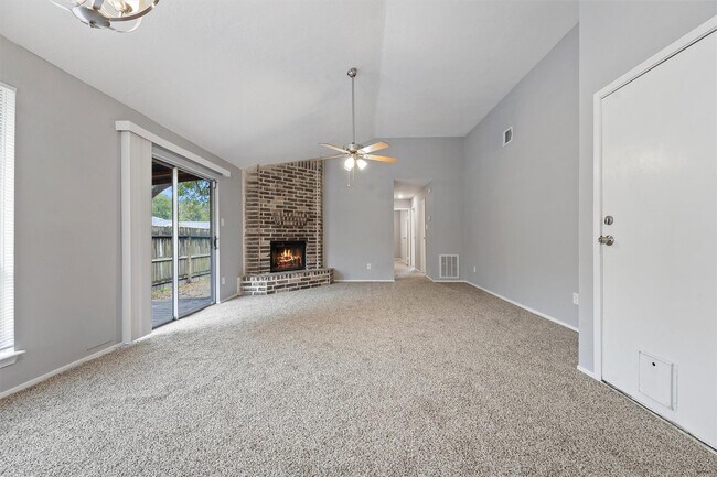 Foto del edificio - 22101 Moss Falls Ln