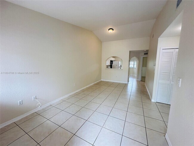 Foto del edificio - 1251 SE 28th Ct