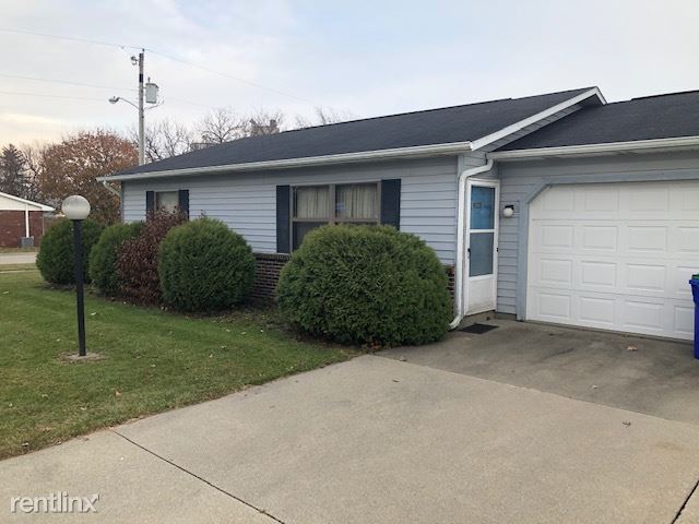 Building Photo - 2 br, 1 bath Duplex - Maple Villas Apartme...