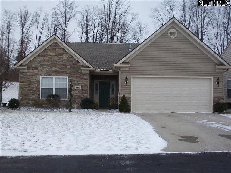 Primary Photo - 880 Lakeview Court