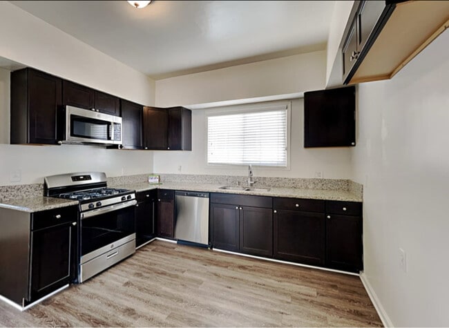 Foto del edificio - 655 Waverly Dr