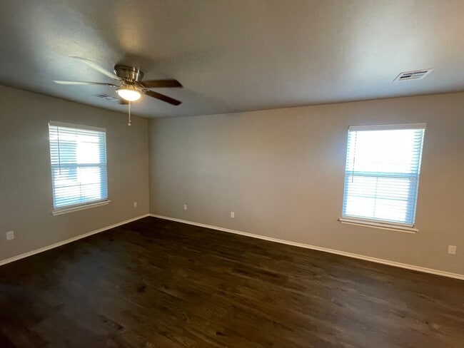 Foto del edificio - 55+ Community! 2 bedrooms, 2 full bathrooms, stainless appliances, quiet safe community for ages ...