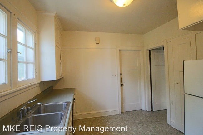 Building Photo - 240 N 34th St