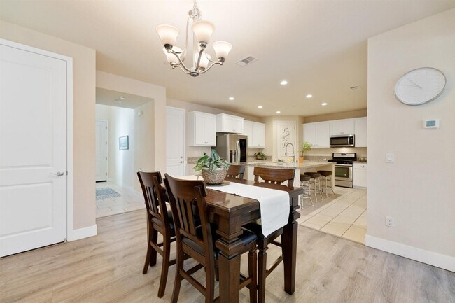 Foto del edificio - 199 Clover Meadows Cir