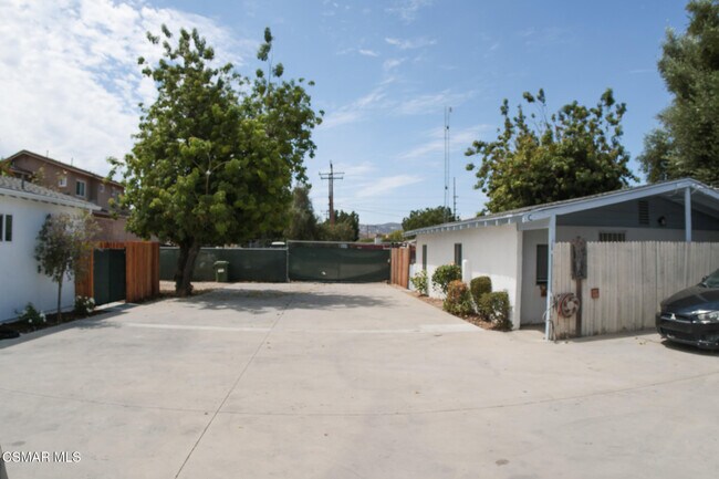 Foto del edificio - 4476 Apricot Rd