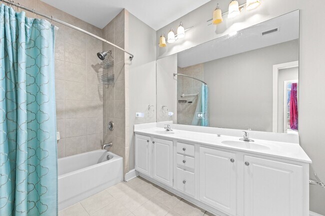 Building Photo - 655 Riverside Dr