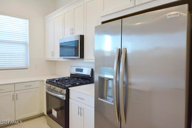 Building Photo - 4335 N 92nd Dr