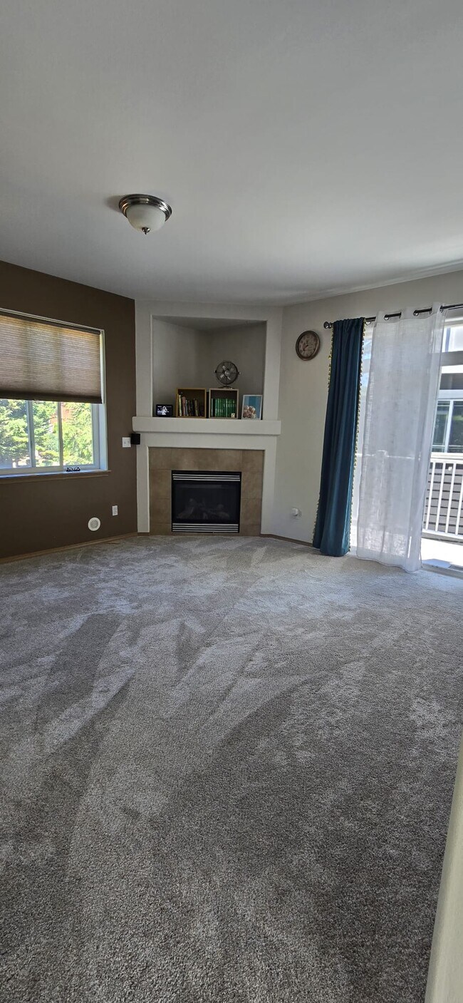 LivingRoom - 15408 14th Ave W