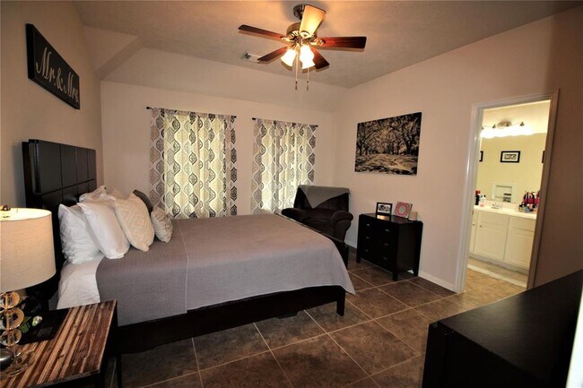 Foto del edificio - 7702 Misty Lake Ln