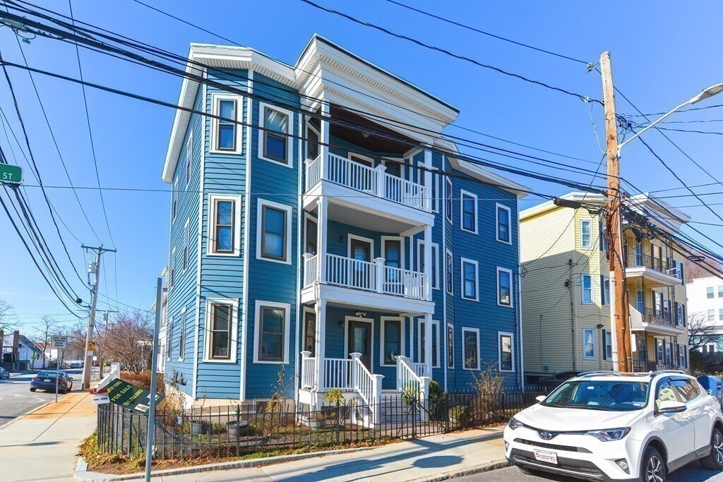 Primary Photo - 44 Breed St