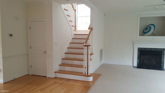 Building Photo - 806 Falls Creek Dr