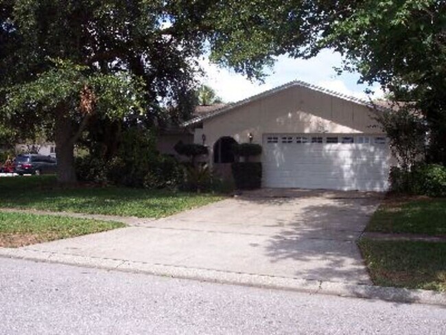 Building Photo - 2381 Timbercrest Cir W