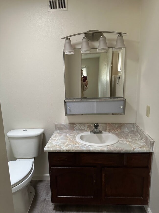 Building Photo - Well Kept Home in Sierra Bonita