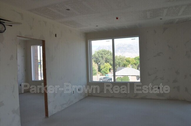 Foto del edificio - 24 W Main St