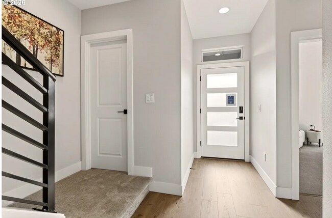 Building Photo - Goregous 3 Bedroom with Loft and Bonus Room! High Ceilings! Pantry! Keyless Entry! Double Oven & ...