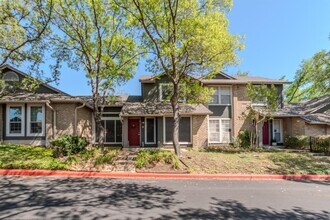 Building Photo - 1015 E Yager Ln