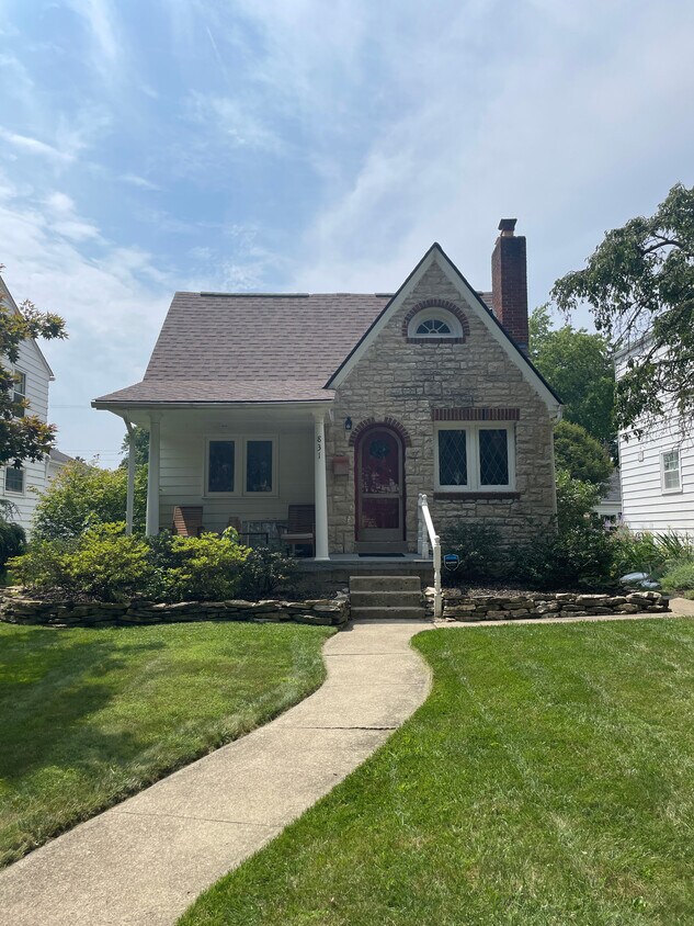 Primary Photo - 831 Grandon Ave