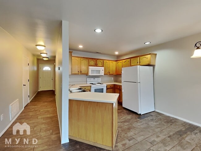 Building Photo - 2552 W Delmar