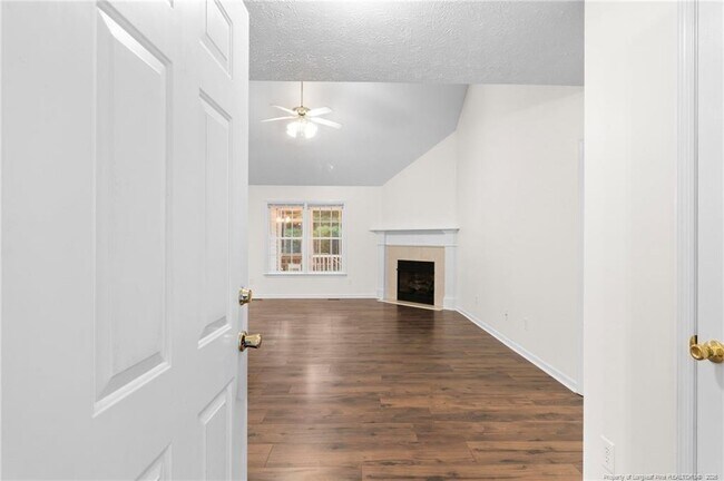 Building Photo - 757 Stone Cross Dr