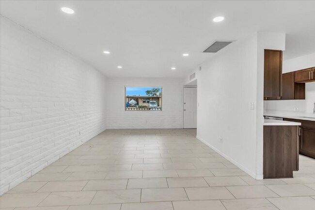 Building Photo - 7651 E Mary Dr