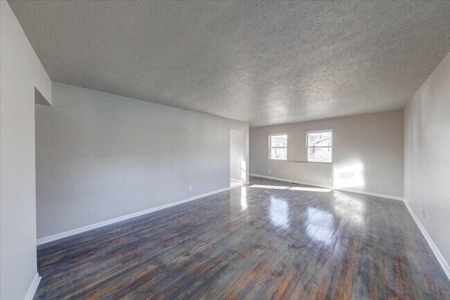 Foto del edificio - 1367 W Pruitt St