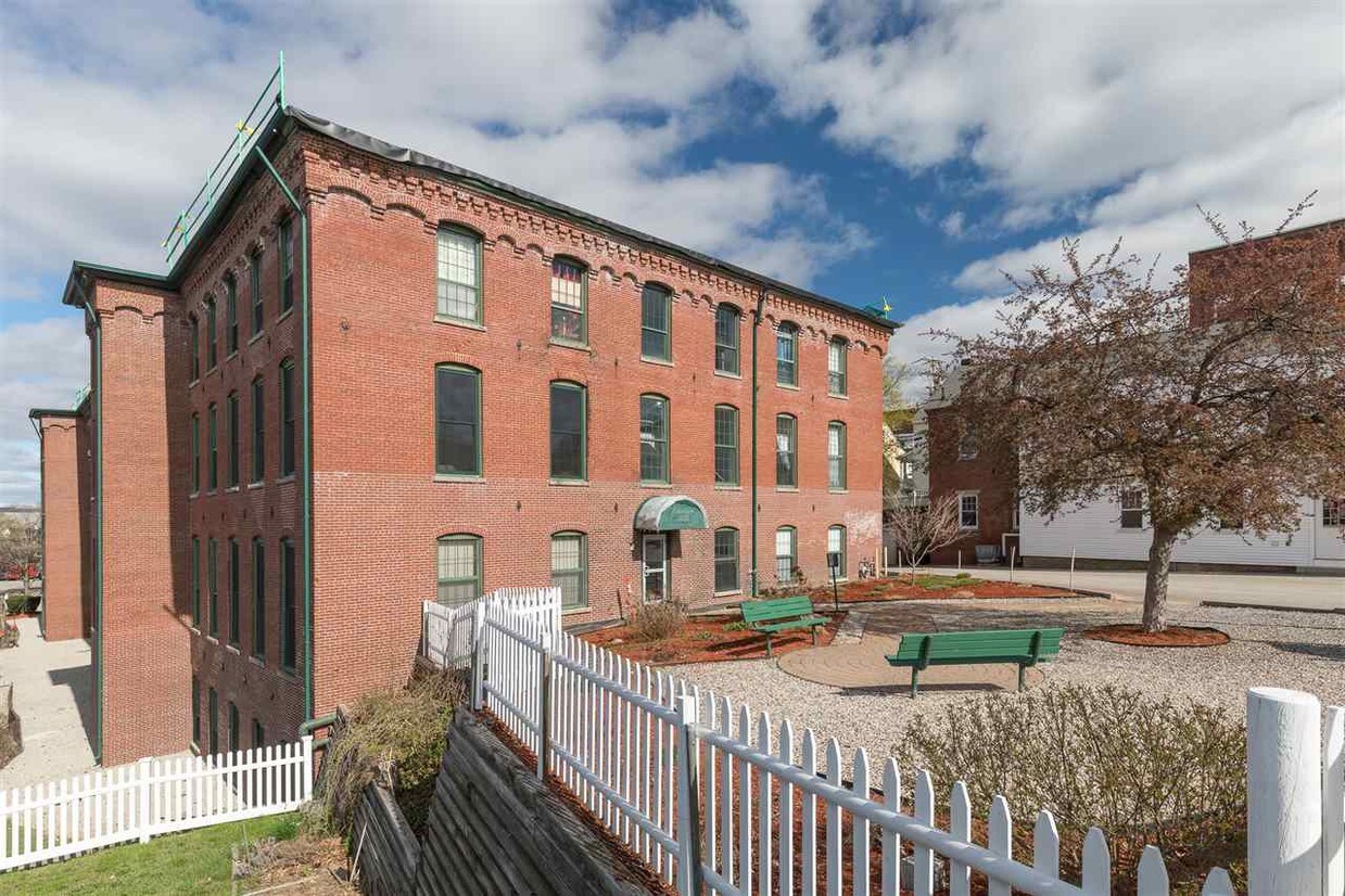 100 Main St Unit 201, Suncook, NH 03275 Condo for Rent in Suncook, NH