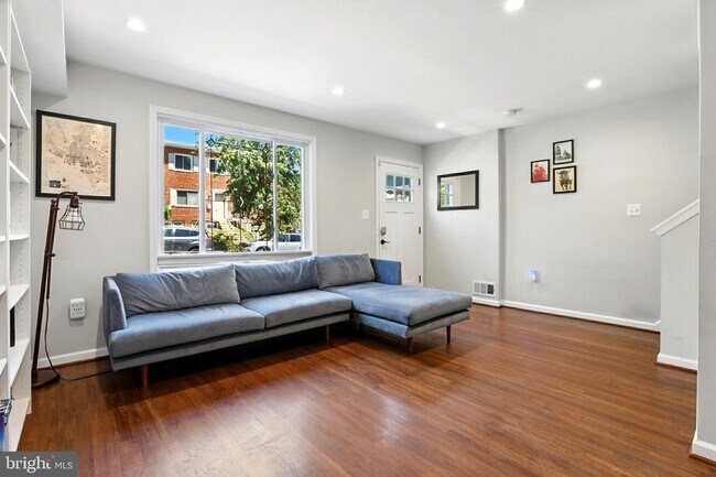 Foto del edificio - 1373 Adams St NE